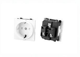 DIN 49 440 EUは標準的なAC Schuko出口の防水単一のプラグの壁のヨーロッパの力のソケットRG-02 250V 16A IP20を差し込みます