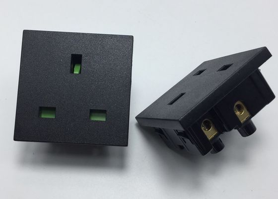 BSIはRB-02イギリスのソケットの女性の出口3のポーランド人13A 250Vのイギリスの壁パネル力の電気プラグおよびソケットBS 1363を承認しました