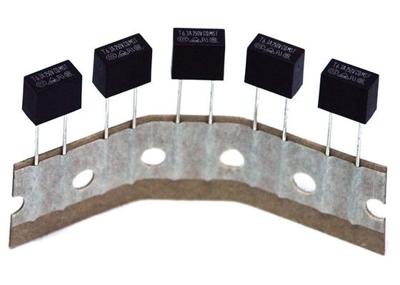 125V 250V 300V 350Vを評価する電圧のリンの自由な正方形のPasticの赤い遅い打撃のマイクロ ヒューズ100mA-6.3A 8.4x7.2x4.0mm