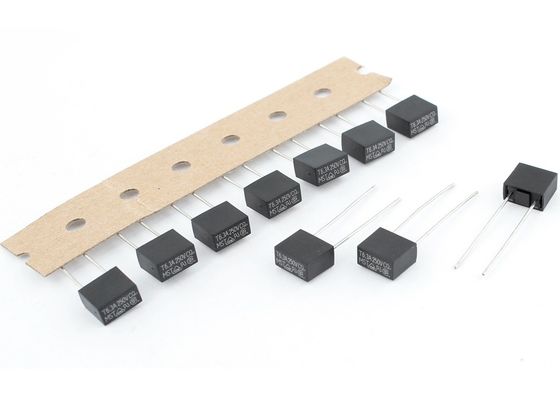 125V 250V 300V 350Vを評価する電圧のリンの自由な正方形のPasticの赤い遅い打撃のマイクロ ヒューズ100mA-6.3A 8.4x7.2x4.0mm