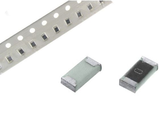 1.6x0.8x0.8mm CQ06LFのタイプ陶磁器のカートリッジ破片のヒューズ0603は3つのAmp 32Vdc代理の表面の台紙のヒューズ絶食します