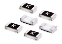 1.6x0.8x0.8mm CQ06LFのタイプ陶磁器のカートリッジ破片のヒューズ0603は3つのAmp 32Vdc代理の表面の台紙のヒューズ絶食します